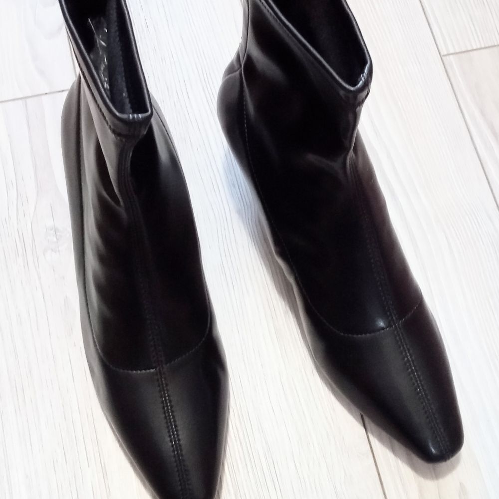 (83-4450) Women's Ankle Boots Sz 38 (7.5) - Picture 5 of 9